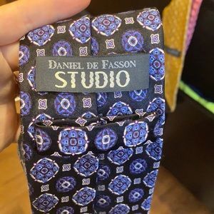 Excellent condition Daniel De Fasson Studio tie